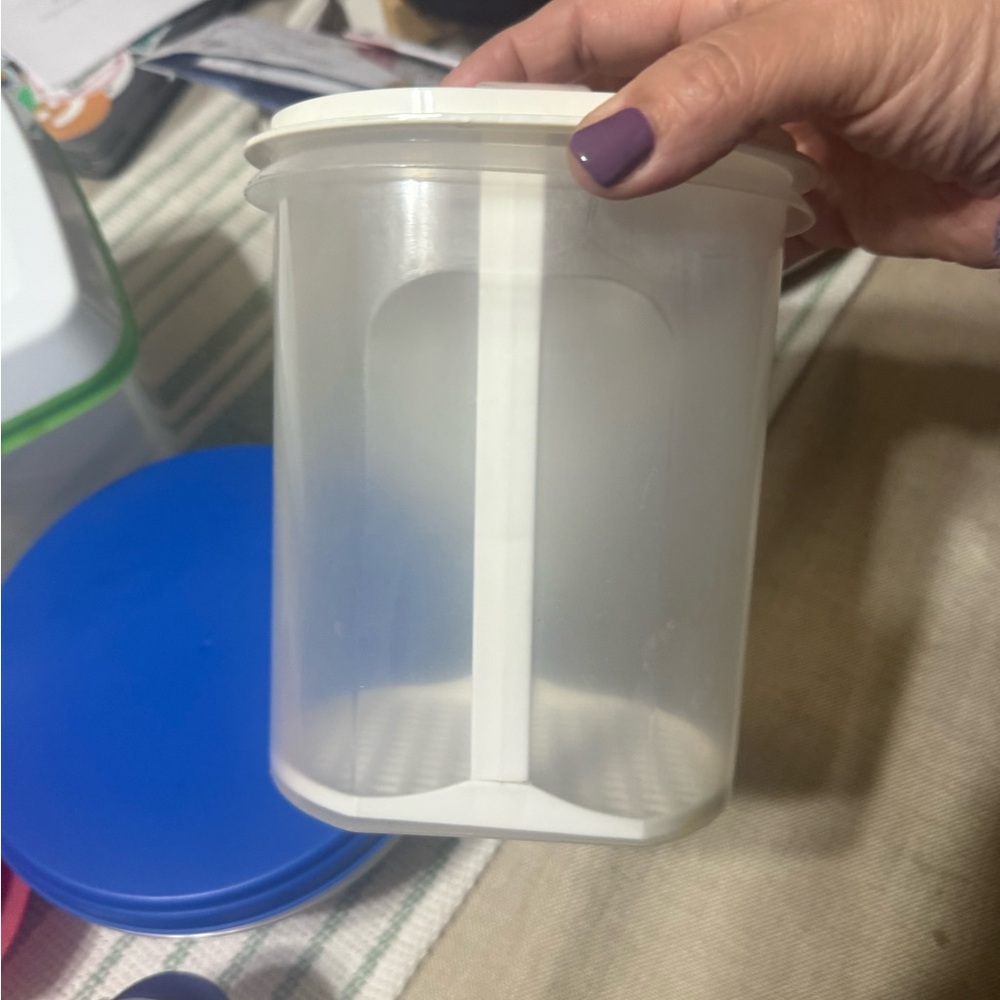 Assorted Food Storage Containers - Picture 2 of 13